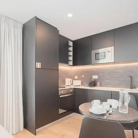 Liiiving In - Downtown Essence F Apartment Porto